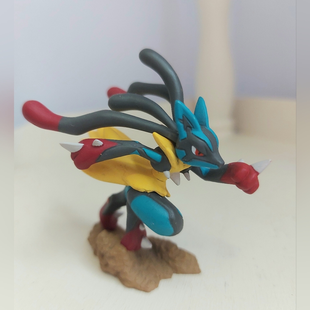 Pokemon Mega Lucario mini figurine